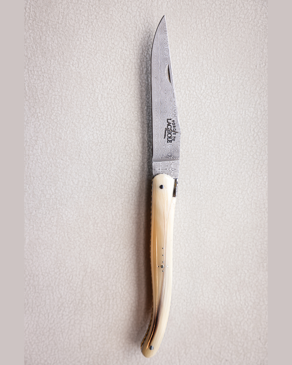 Folding Knife Full Handle Light Horn - Damascus Steel Blade - Double Plates Chiselled Top and Bottom