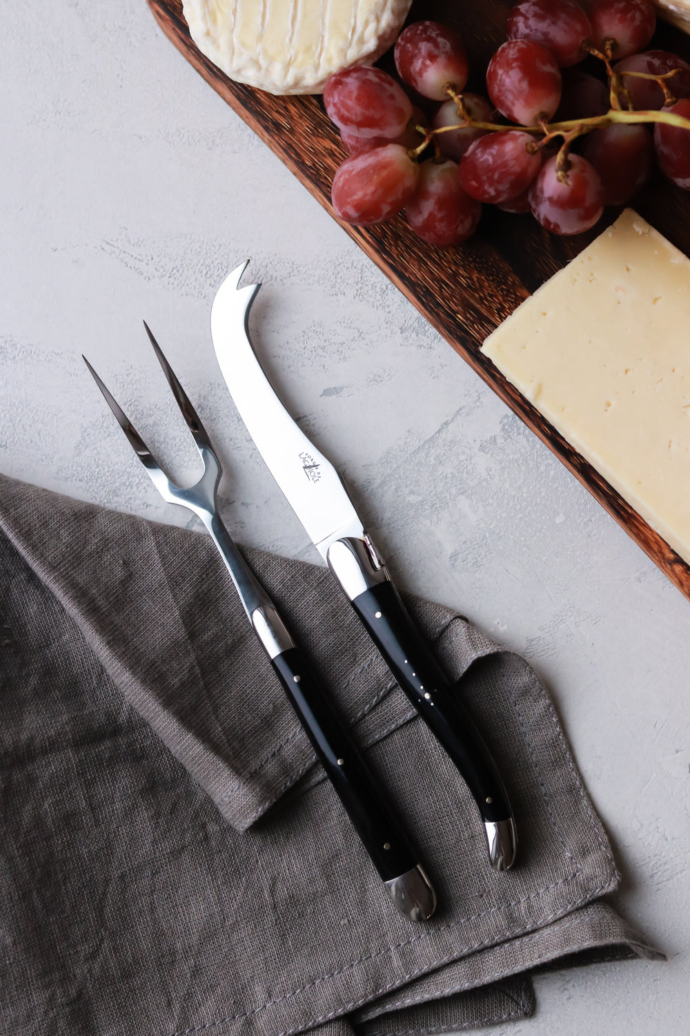 Cheese Set Dark Horn Handle