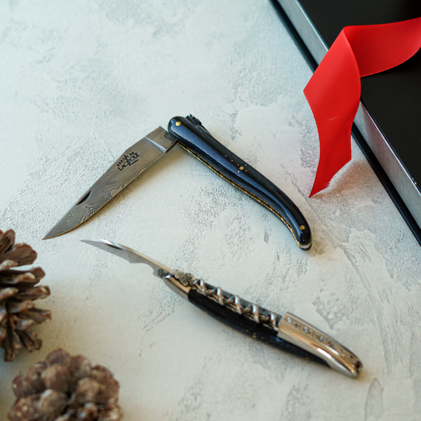 Duo Gift Set - Black stabilized Camel Bone - Corkscrew and 12cm Folding Knife - Hand Chiselled Bee
