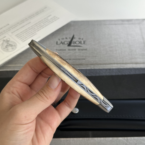 #satinfinish #damascusblade #PinotPatternLever