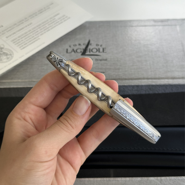 #satinfinish #damascusblade #PinotPatternLever