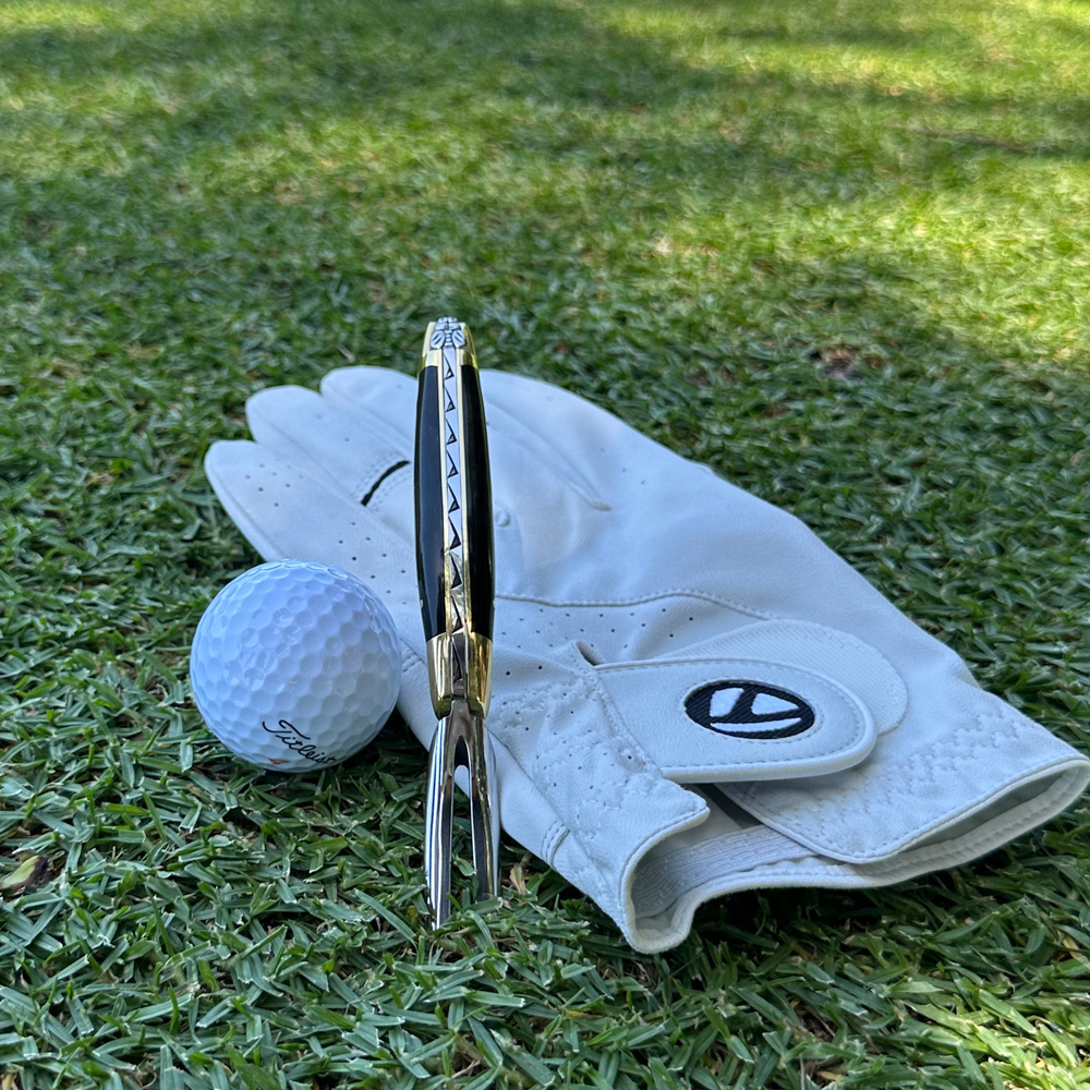 Golf Divot Tool Dark Horn Handle
