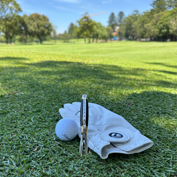Golf Divot Tool Dark Horn Handle